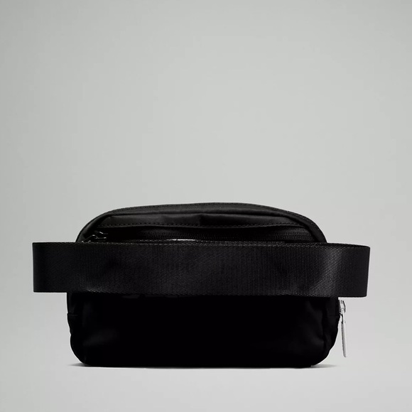 Lululemon Everywhere Belt Bag 1L Black - Picture 4 of 6
